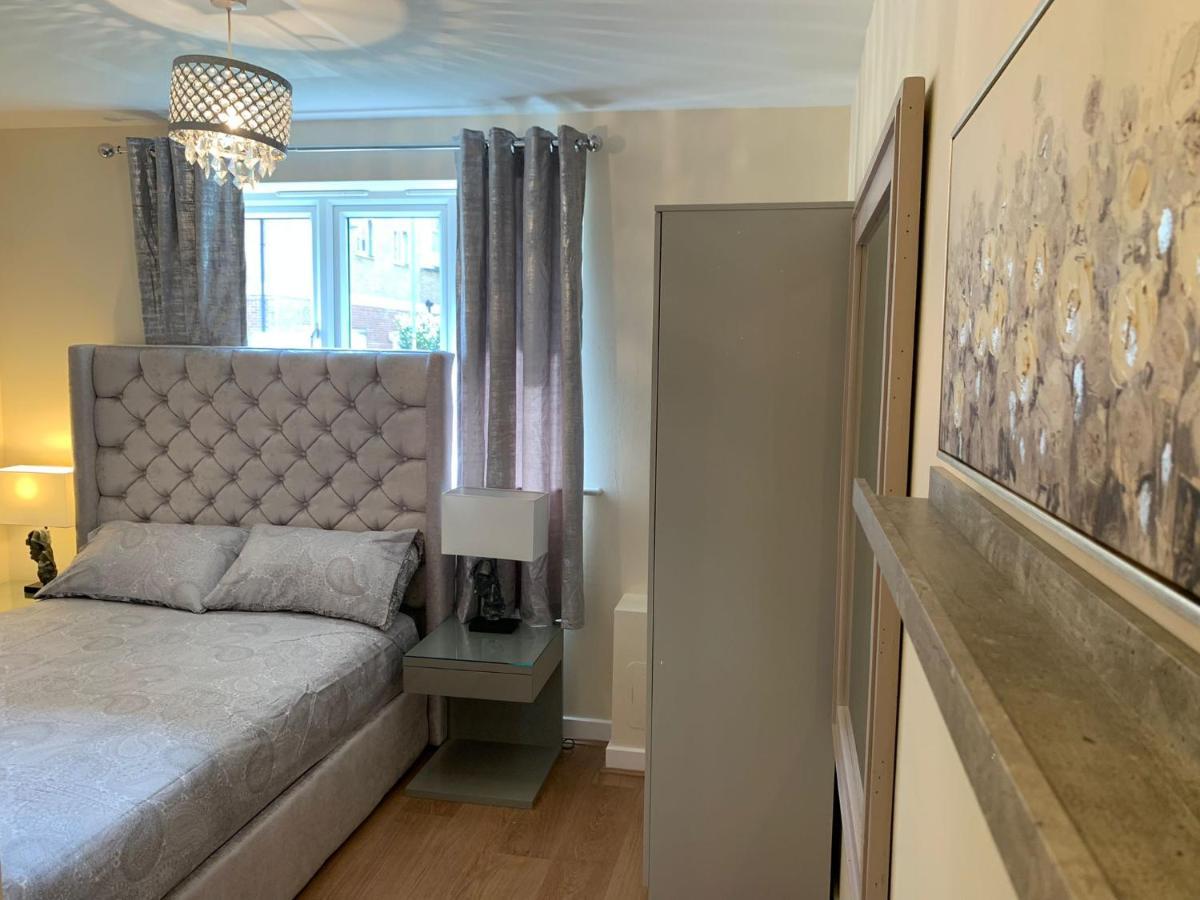Modern Flat Lägenhet Watford  Exteriör bild