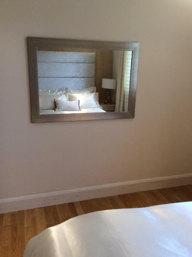 Modern Flat Lägenhet Watford  Exteriör bild