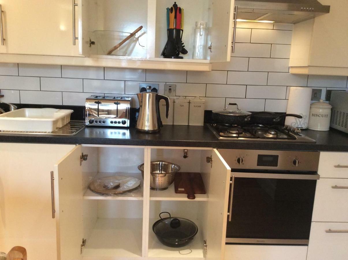 Modern Flat Lägenhet Watford  Exteriör bild